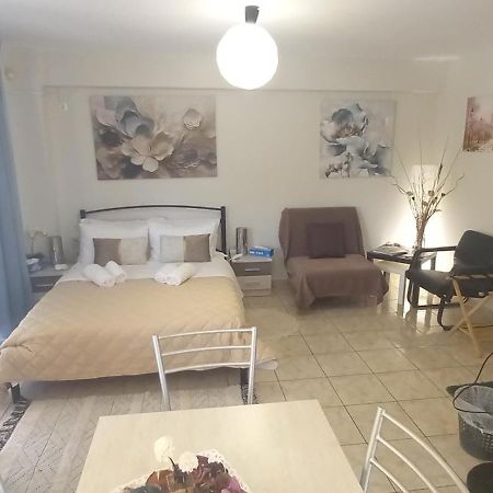 Lavrio Center - Thanasis' Studio Bagian luar foto