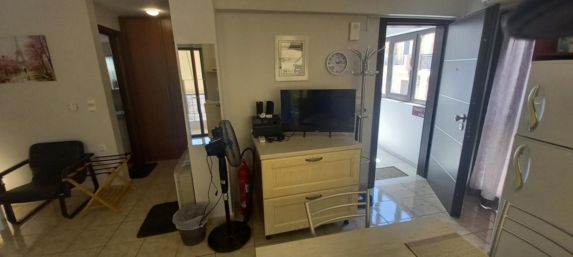 Lavrio Center - Thanasis' Studio Bagian luar foto